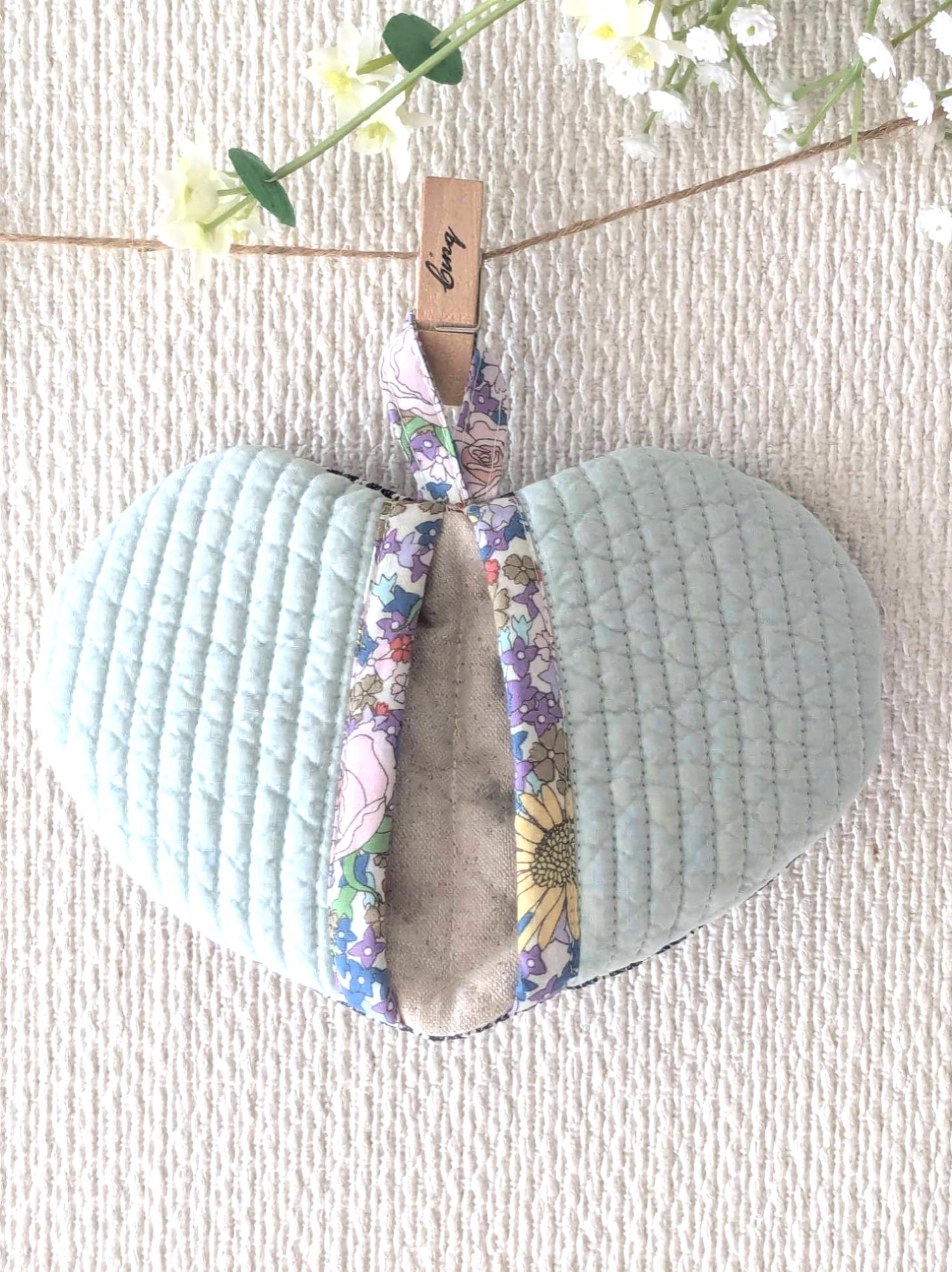 便利な鍋つかみ（ミント）　キッチンミトン　台所　ハート　ヌビキルト　ループ付き　パクパク1枚目の画像